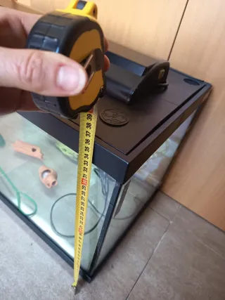 Acuario con tapa y accesorios no se hace envíos