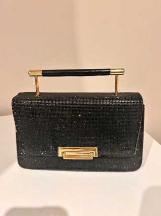 Bolso de fiesta negro con detalles dorados