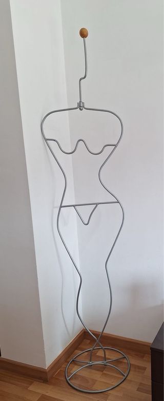 Perchero Figura Mujer Metal Ikea