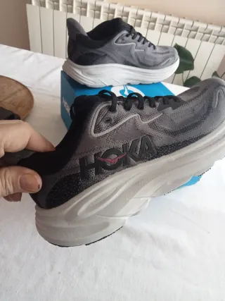 Zapatillas Hoka Negras y Grises