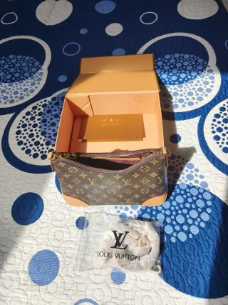 Louis Vuitton Boulogne Monogram Lona