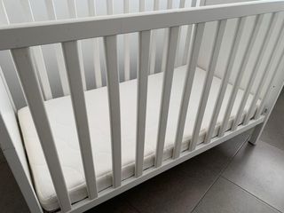 Cuna bebé 2 posiciones + colchón