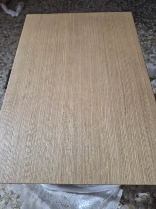 Mesita de noche madera y ratán