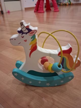 Unicornio de madera para bebé