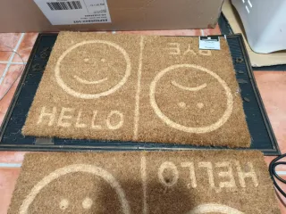 Tappeto d'ingresso Hello Bye con facce sorridenti/tristi