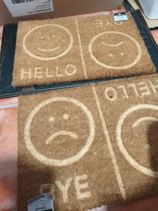 Tappeto d'ingresso Hello Bye con facce sorridenti/tristi