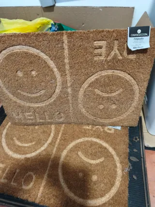 Tappeto d'ingresso Hello Bye con facce sorridenti/tristi