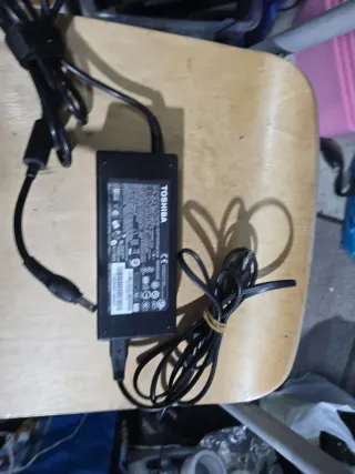 Caricabatterie Toshiba PA5083U-1ACA 19V 6.32A