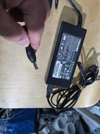 Caricabatterie Toshiba PA5083U-1ACA 19V 6.32A