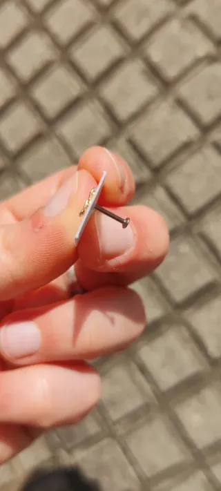 Piercing de oro diseño arco de espinas de Junipurr