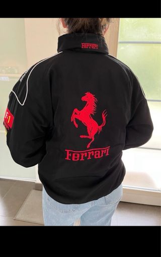 Chaqueta Ferrari F1 Streetwear Negra Roja