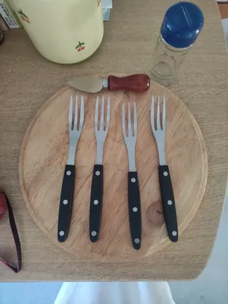 Bandeja de madera para queso con 4 tenedores