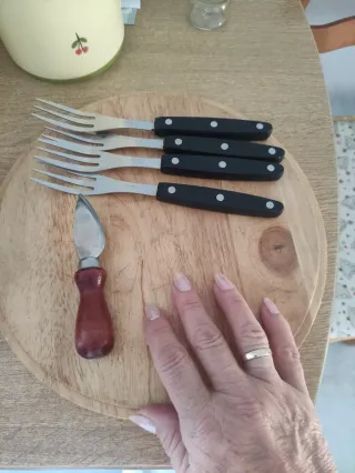 Bandeja de madera para queso con 4 tenedores