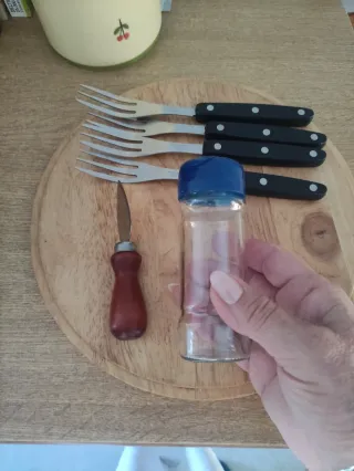 Bandeja de madera para queso con 4 tenedores