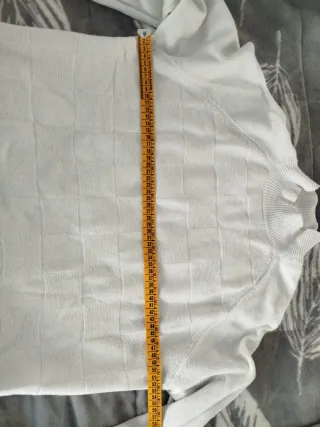 Suéter blanco de cuello alto