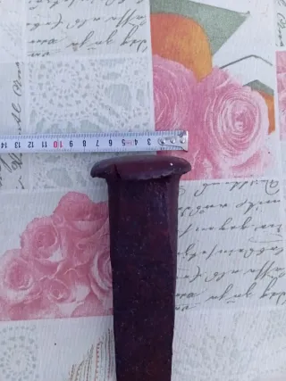 Cuña antigua de hierro