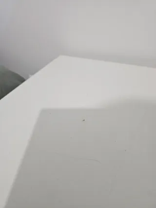 Mesa de noche blanca de madera de ikea