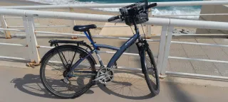 Bici paseo aluminio recién regulada.