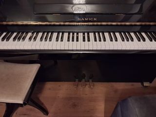 Piano de pared Samick negro