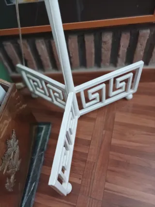 Lámpara de forja blanca con cuatro brazos con foco