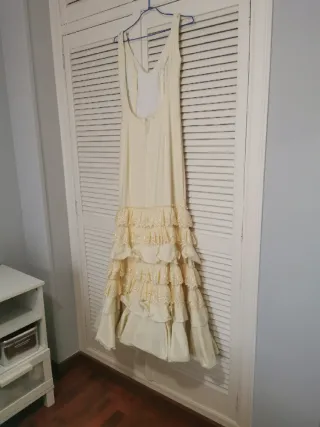 Vestido de gitana beige con volantes