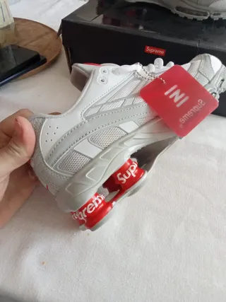 Nike Shox R4 Supreme Blancas Rojas