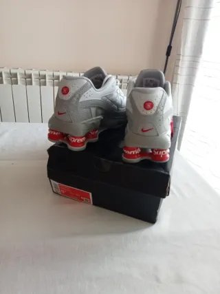 Nike Shox R4 Supreme Blancas Rojas