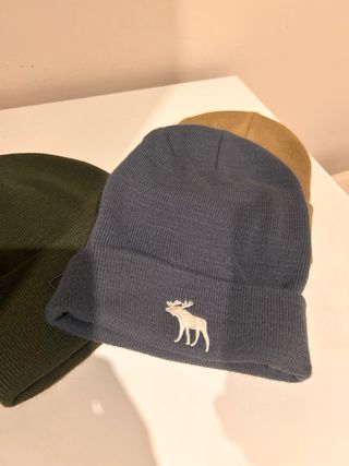 Gorros Abercrombie & Fitch Beige y Verde