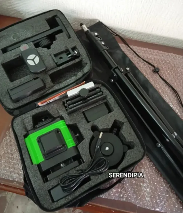 NIVEL LÁSER 4D 16 LÍNEAS CON TRÍPODE Y 2 BATERÍAS.