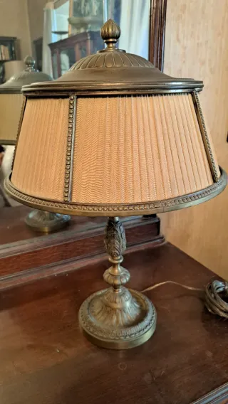 Lámpara de mesa bronce floral