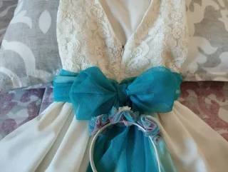 Vestido de niña para bodas, anillos o arras.