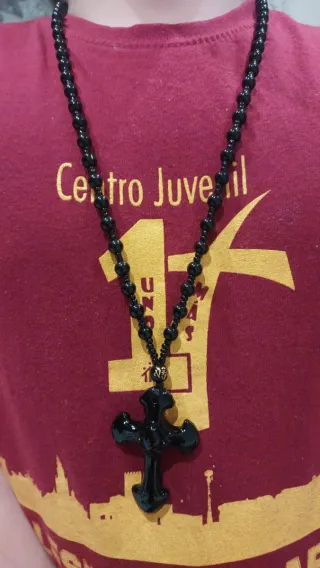 Collar Cruz Obsidiana Natural Negra y Dorada