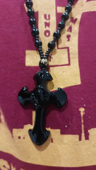 Collar Cruz Obsidiana Natural Negra y Dorada