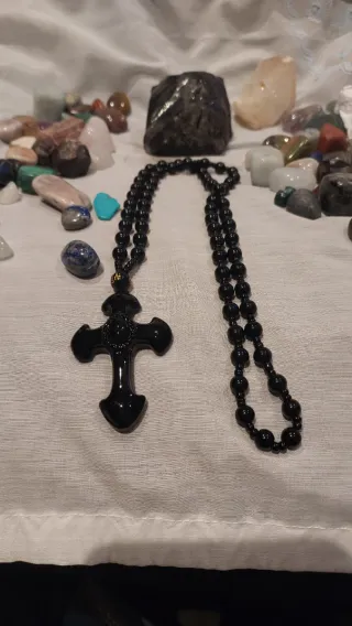 Collar Cruz Obsidiana Natural Negra y Dorada