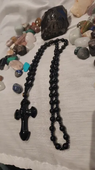 Collar Cruz Obsidiana Natural Negra y Dorada