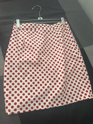 Falda lunares roja y blanca