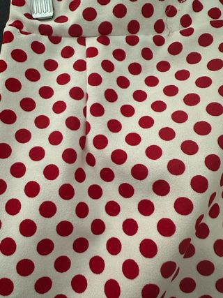 Falda lunares roja y blanca