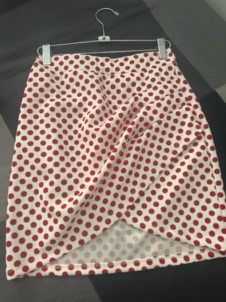 Falda lunares roja y blanca