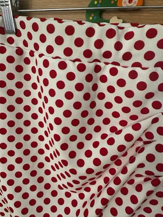 Falda lunares roja y blanca