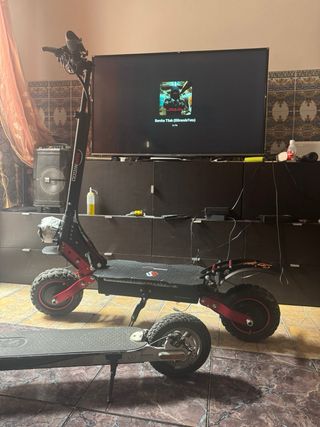 Patinete eléctrico con luces LED