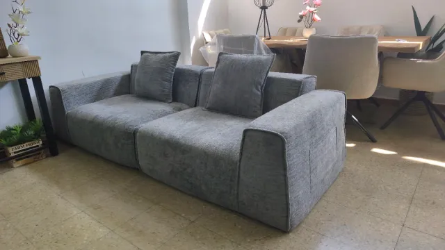 Sofá de tela gris nuevo