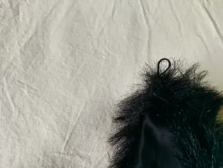 Cuello pelo sintético negro