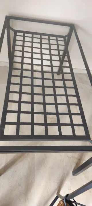 Mesa de comedor cristal y metal con 4 sillas