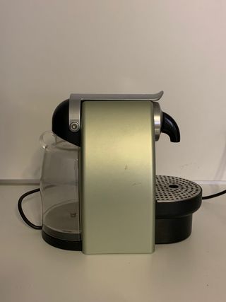 Cafetera Nespresso Krups Essenza Verde Pistacho