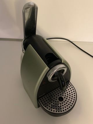 Cafetera Nespresso Krups Essenza Verde Pistacho