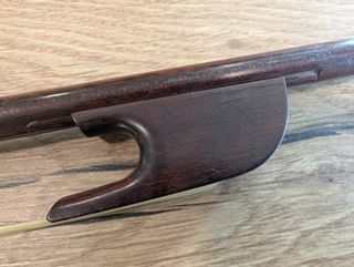 Arco barroco francés de viola da gamba