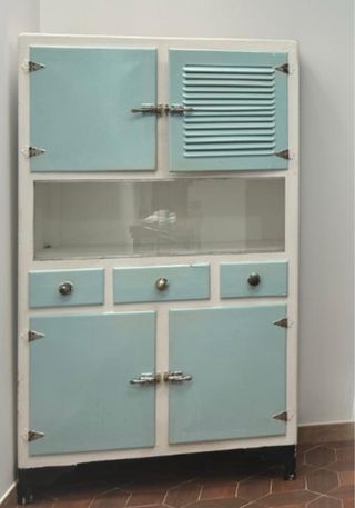 Alacena vintage azul y blanco