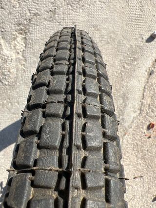 Cubierta NUEVA 22 1/2 x 2 1/4 Hutchinson Renforce