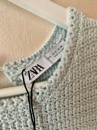 Top de punto con volantes ZARA