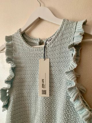 Top de punto con volantes ZARA